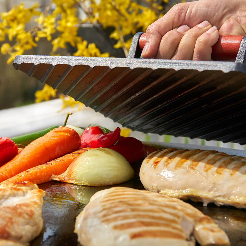XL Cast Iron Griddle Press — Game - Image 4